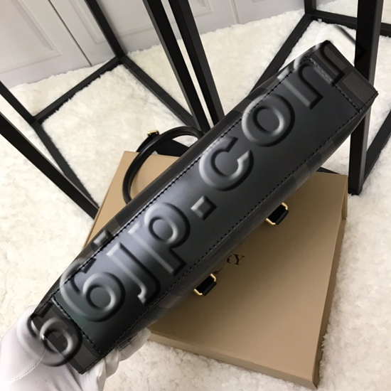 バーバリーバッグ素材ディテール